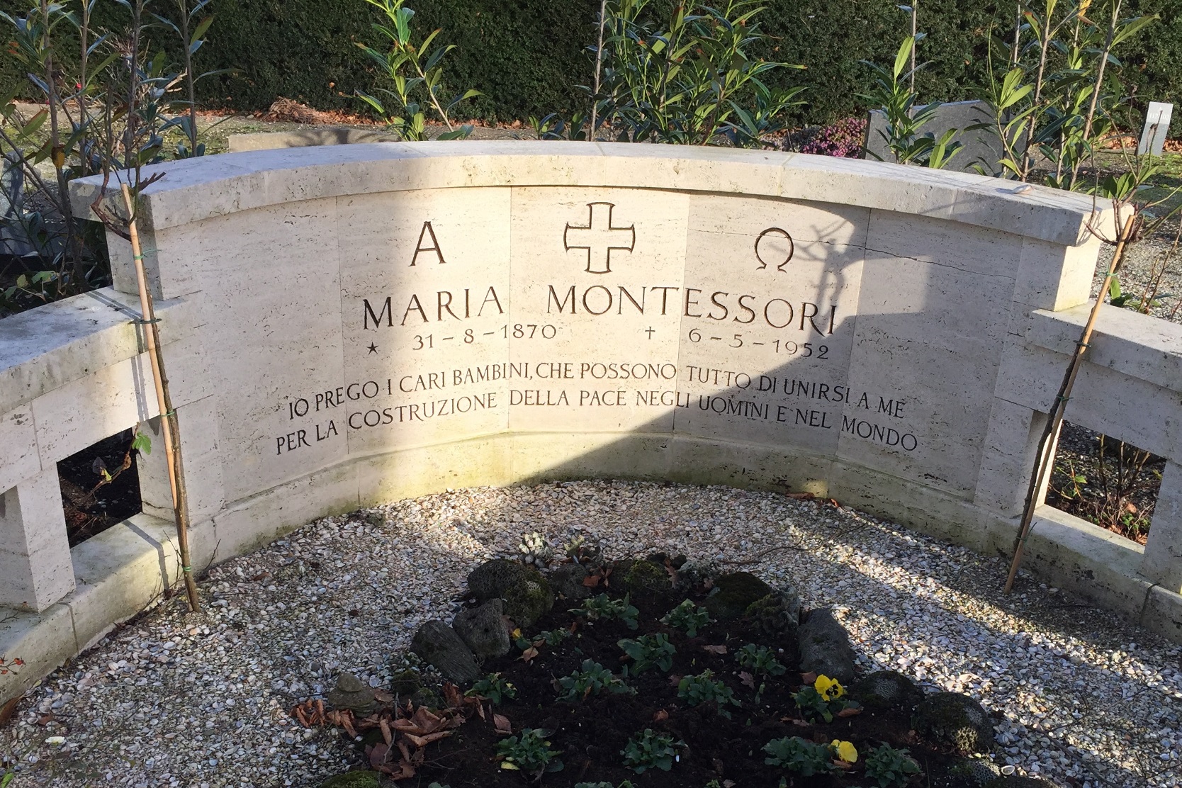 Maria Montessori's tomb,   Noordwijk (by Gabriele Maggi) - 05.JPG